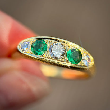 18ct Gold Emerald & 0.40ct Brilliant Cut Diamond gypsy Ring 5.0 grams Size Q