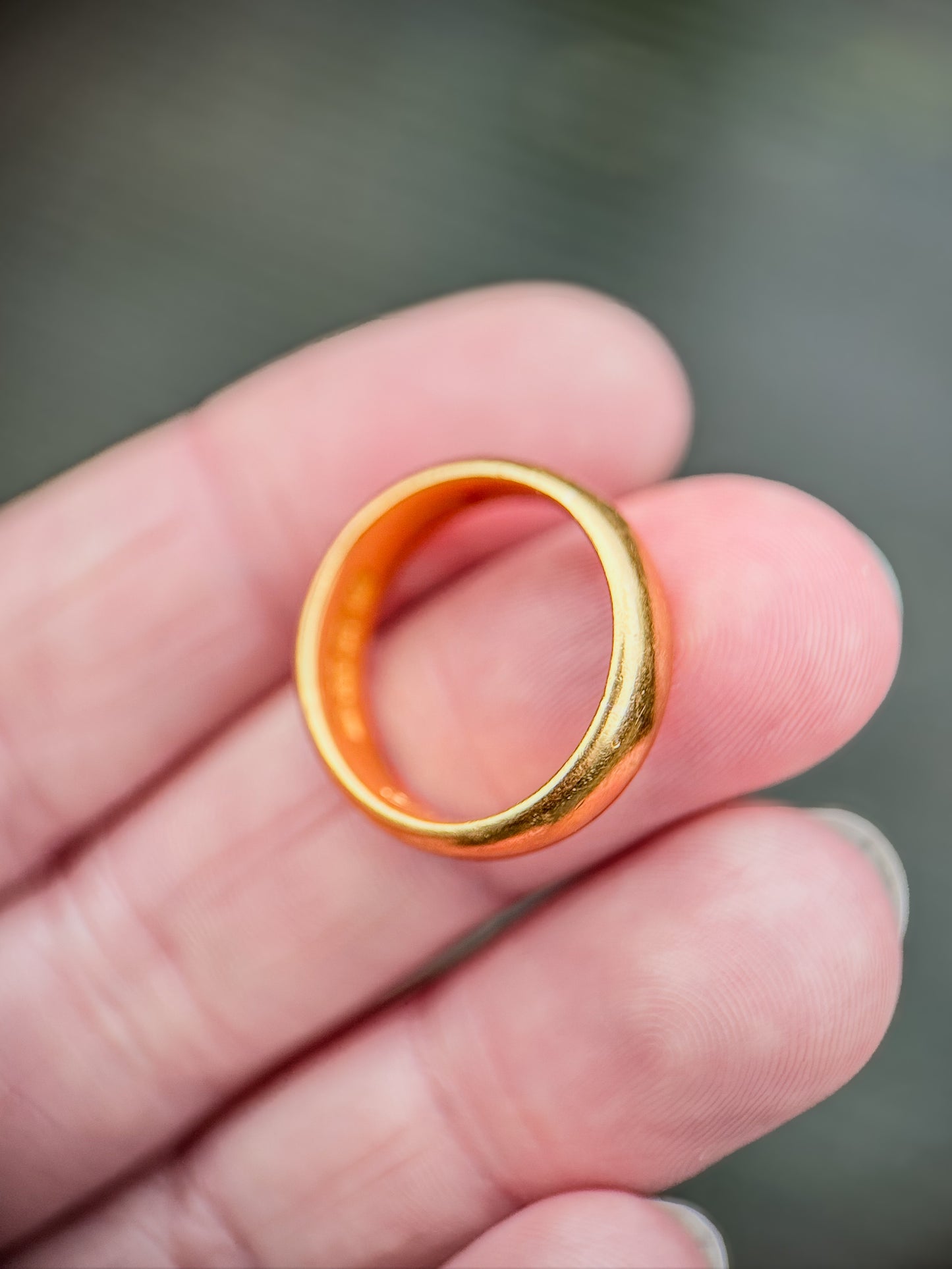 22ct Gold wedding band ring 7.3 Grams heavy size K