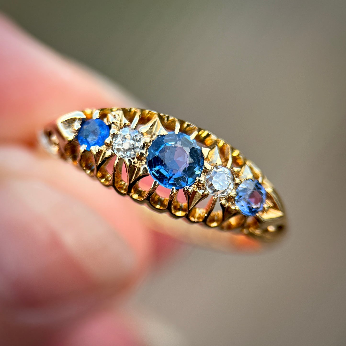 18ct Antique Fully Hallmarked Sapphire & Old Cut Diamond Gold Ring 2.8 grams