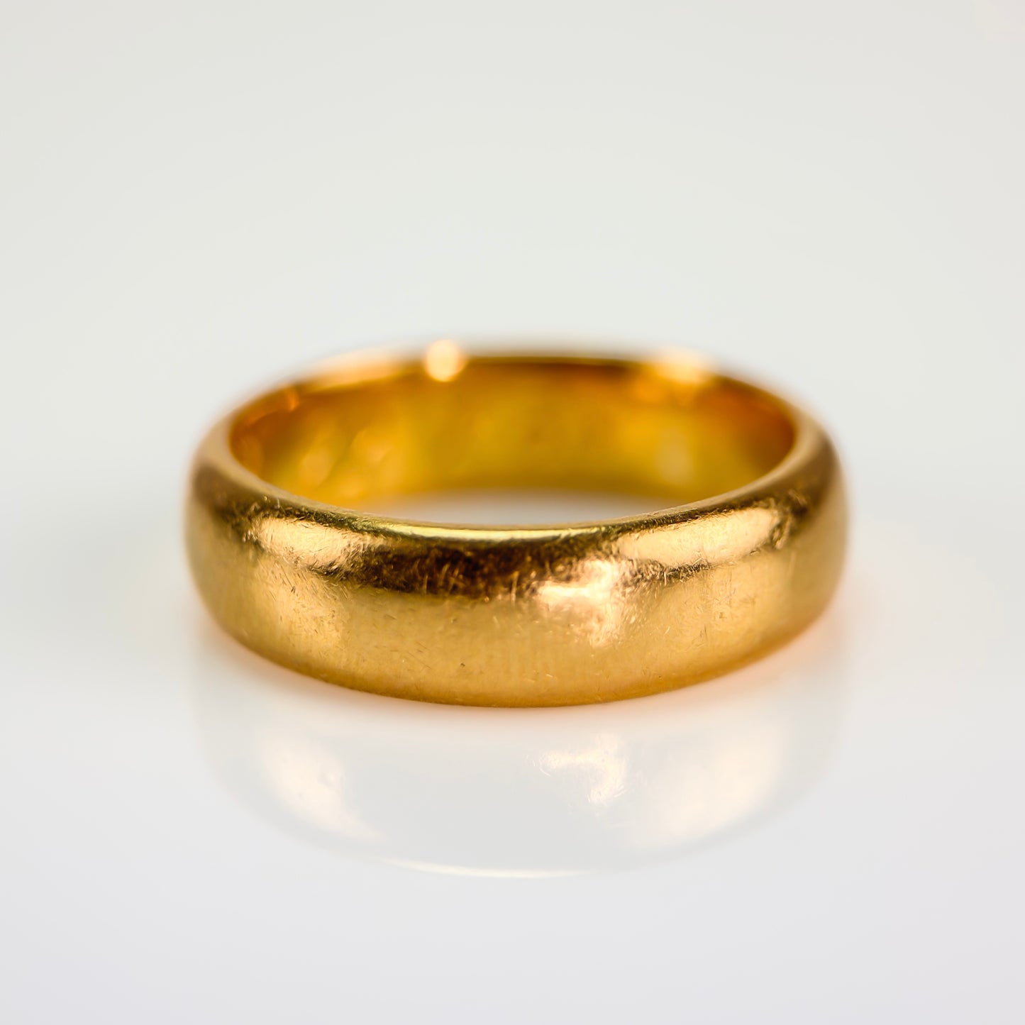 22ct Gold wedding band ring 7.3 Grams heavy size K