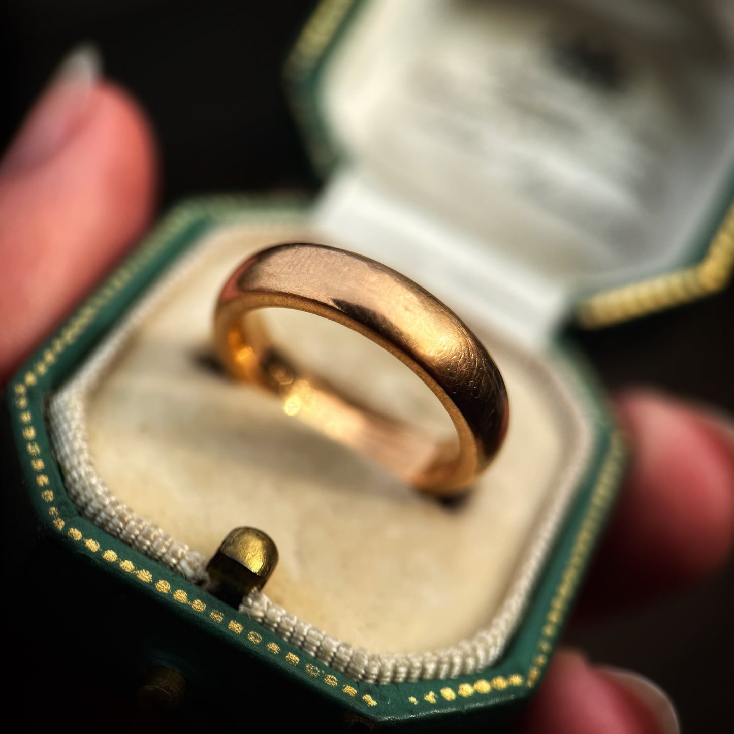 Antique Fully Hallmarked 22CT Gold Wedding ring band Size L 1/2 Heavy 9.9 grams