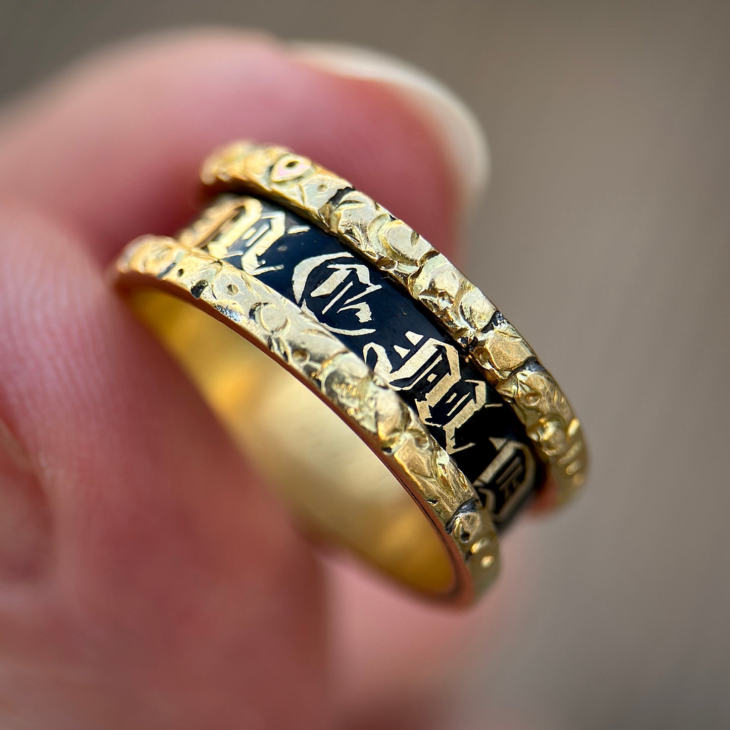 18ct Gold Antique Georgian 1827 Enamel Mourning Memorial Ring