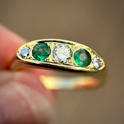 18ct Gold Emerald & 0.40ct Brilliant Cut Diamond gypsy Ring 5.0 grams Size Q