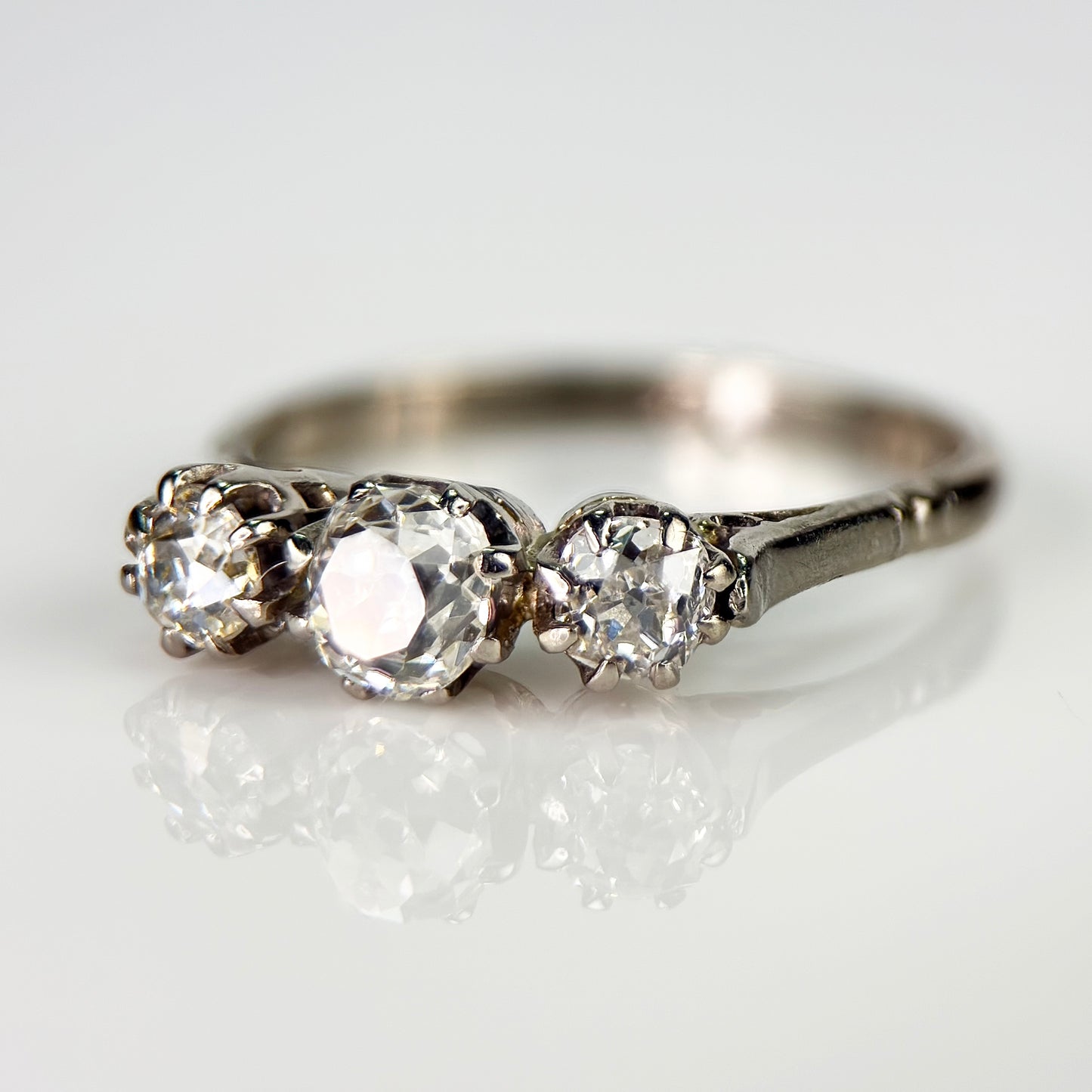 18ct Gold Antique 0.75ct Old Cut Diamond three Stone trilogy ring