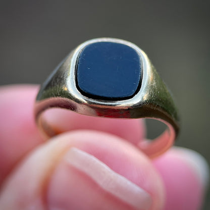 9CT Gold Onyx Solitaire Gypsy Signet Ring Size L 3.8 grams