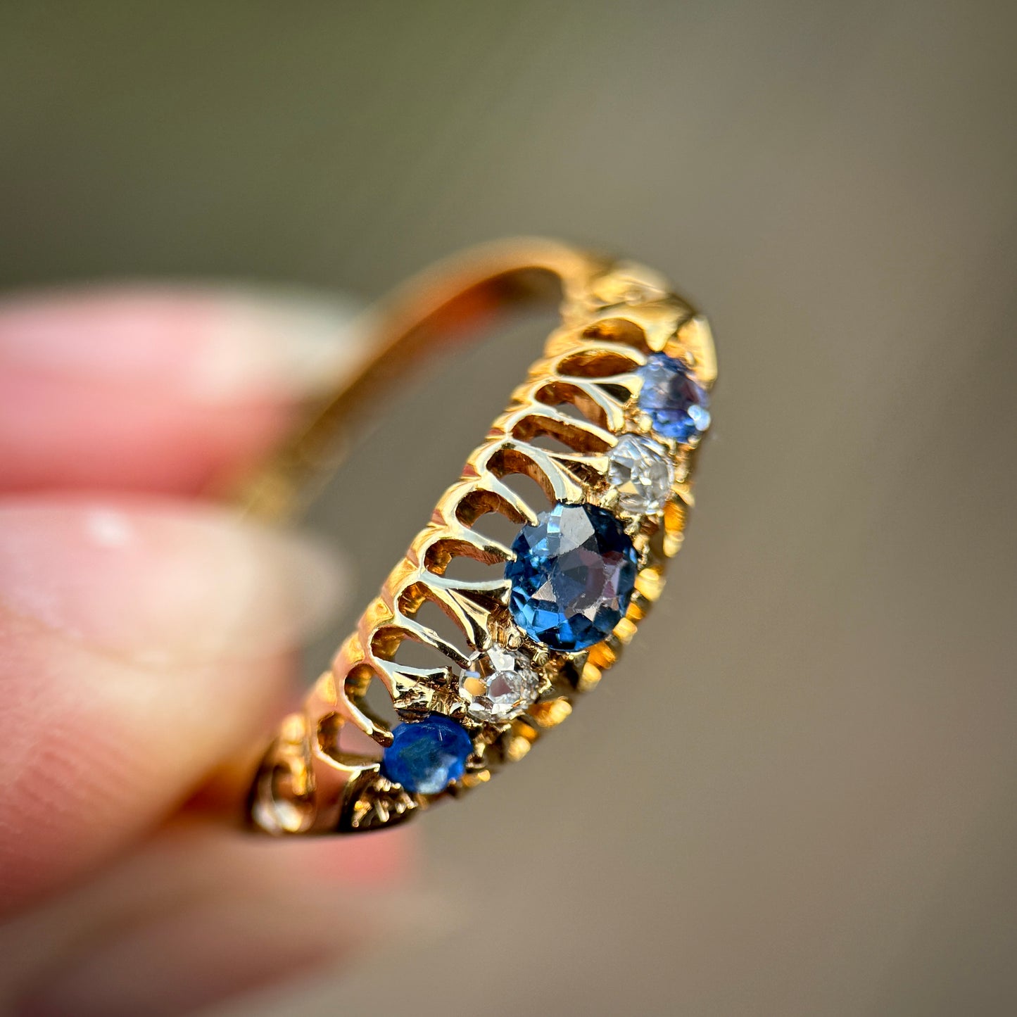 18ct Antique Fully Hallmarked Sapphire & Old Cut Diamond Gold Ring 2.8 grams