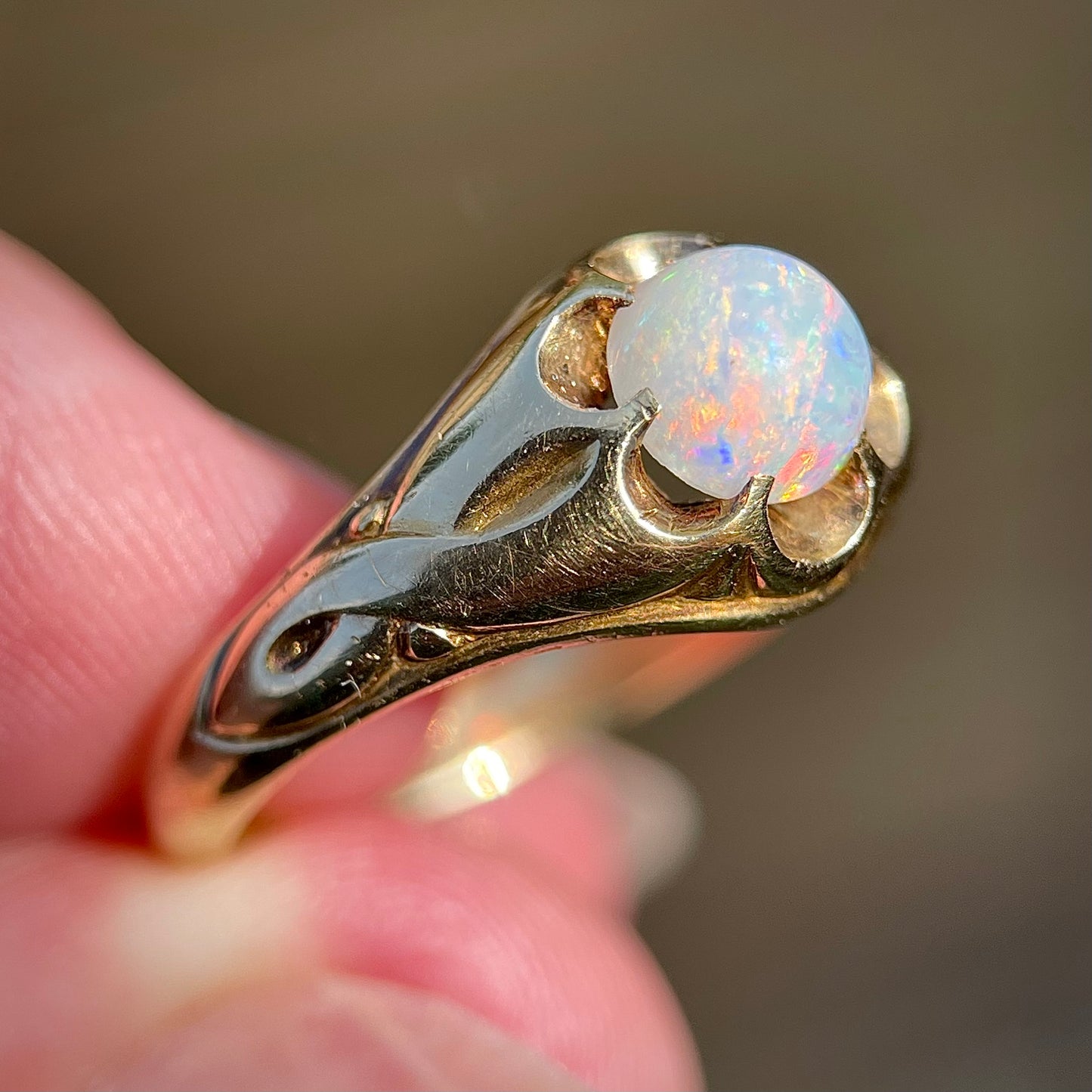 18CT Gold Antique Victorian Fiery Crystal Opal Solitaire Gypsy Ring Size L 1/2