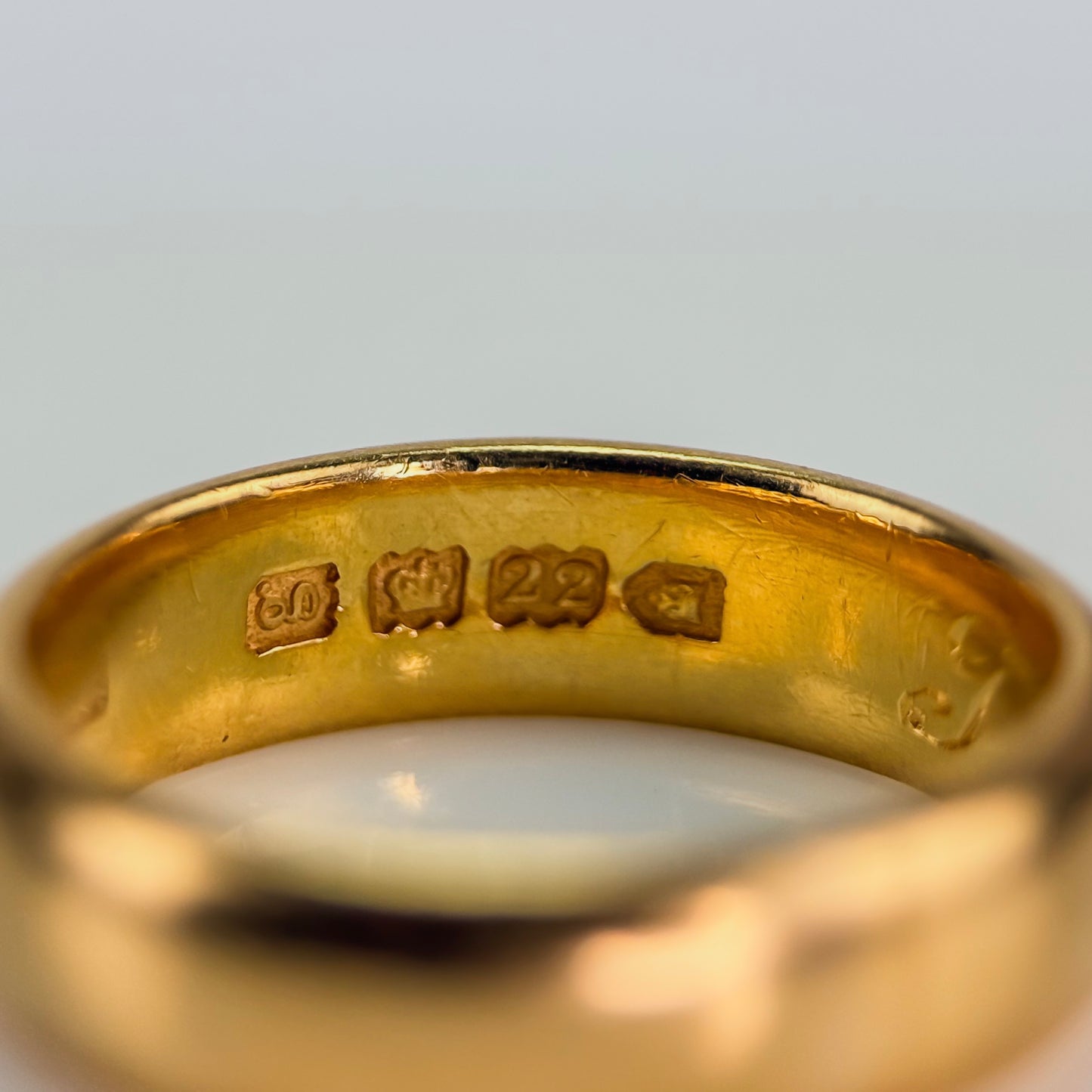 22ct Gold wedding band ring 7.3 Grams heavy size K