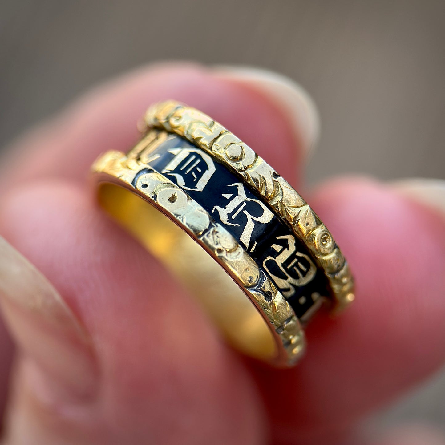 18ct Gold Antique Georgian 1827 Enamel Mourning Memorial Ring