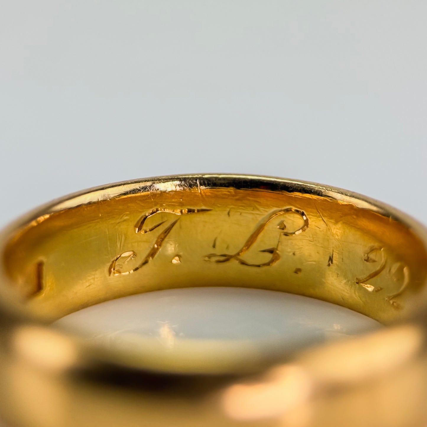 22ct Gold wedding band ring 7.3 Grams heavy size K