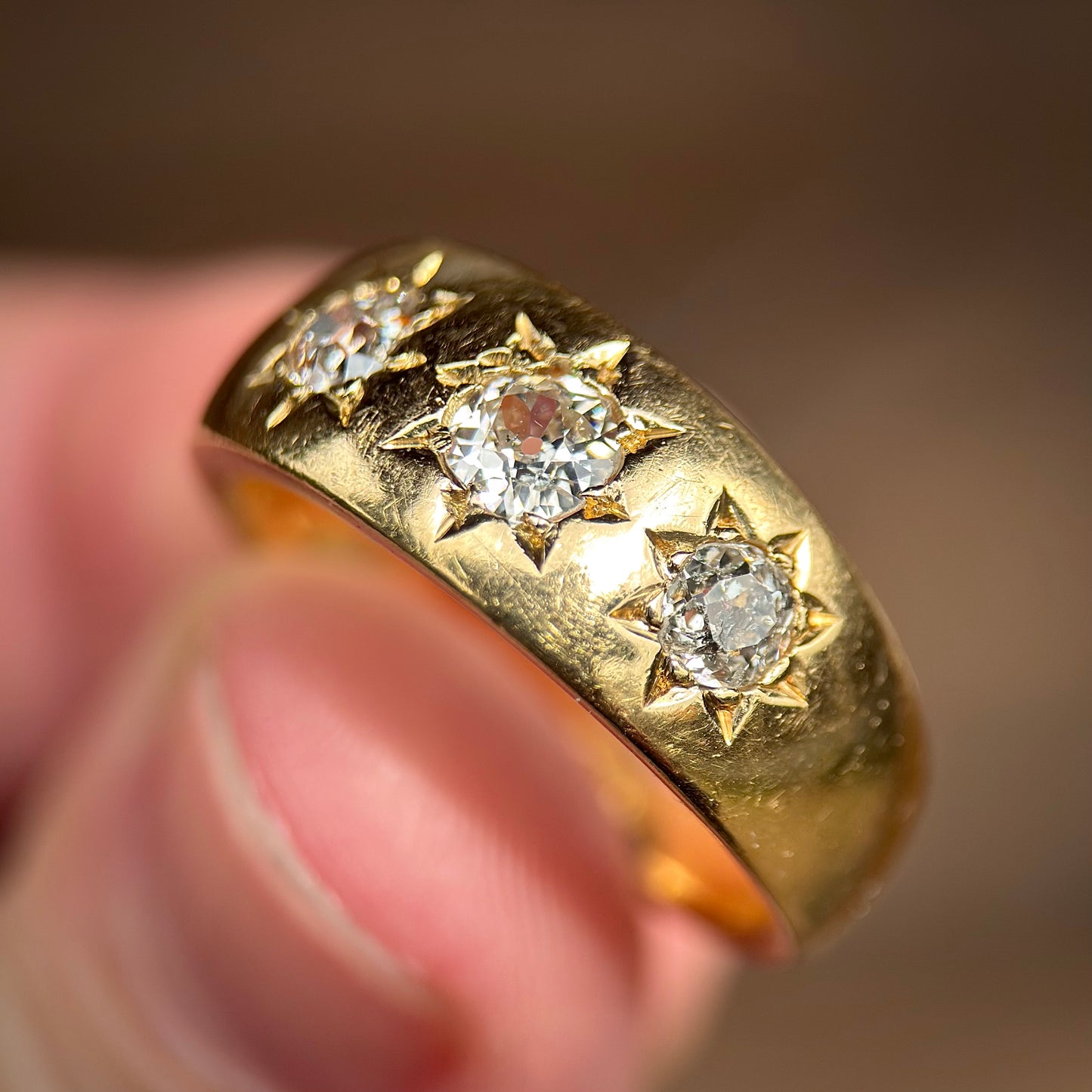 18ct Gold Antique Hallmarked 0.75ct Old Cut Diamond three stone gypsy ring Heavy