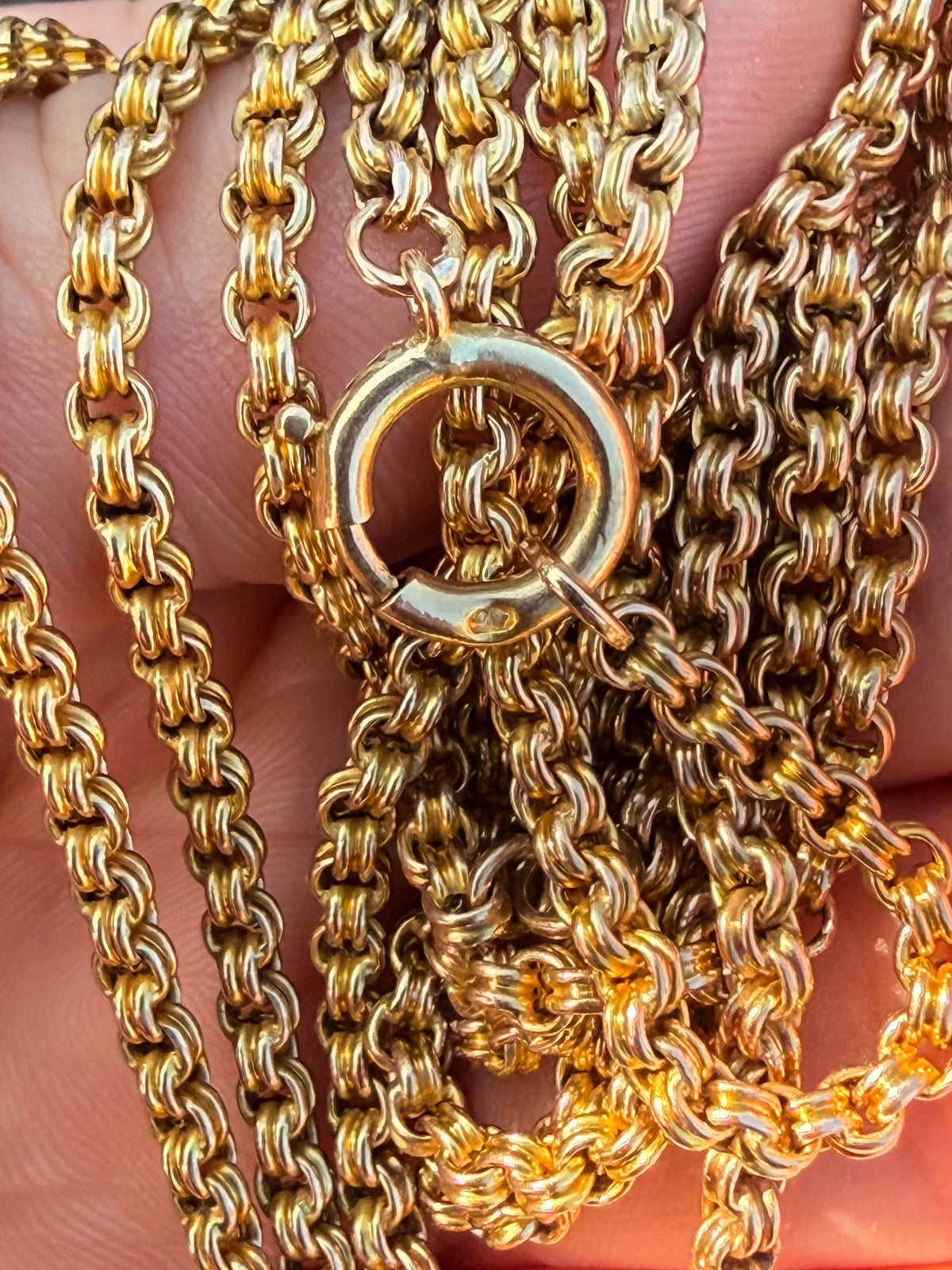 9ct yellow gold Antique ribbed belcher long guard muff chain 38.5" 19.60 grams