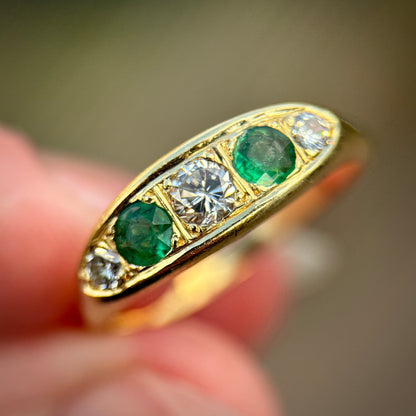 18ct Gold Emerald & 0.40ct Brilliant Cut Diamond gypsy Ring 5.0 grams Size Q
