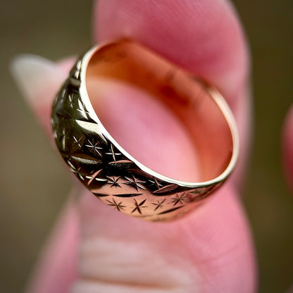 9CT Gold Fully Hallmarked Eternity Star Patterned Band Gypsy Ring Size K