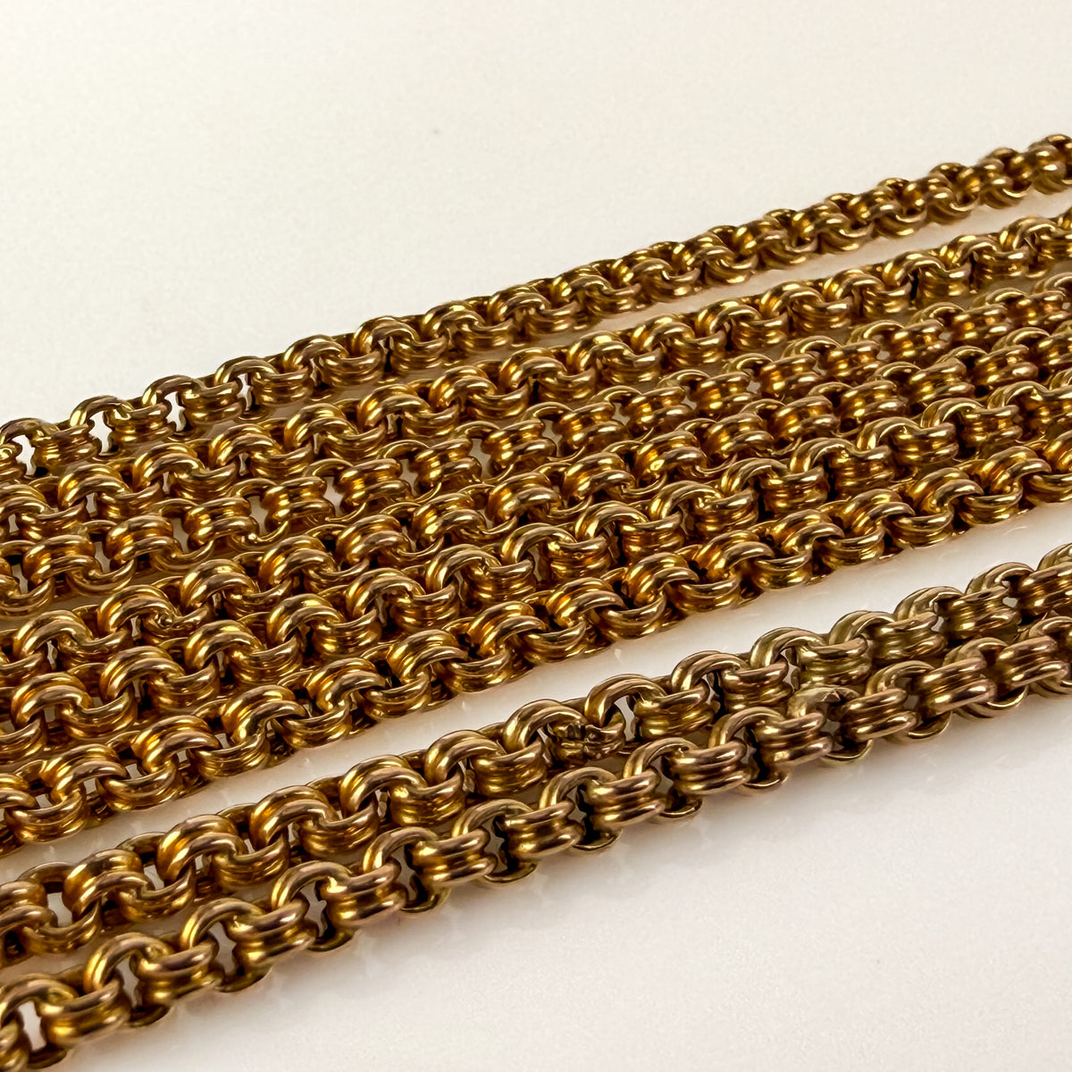 9ct yellow gold Antique ribbed belcher long guard muff chain 38.5" 19.60 grams