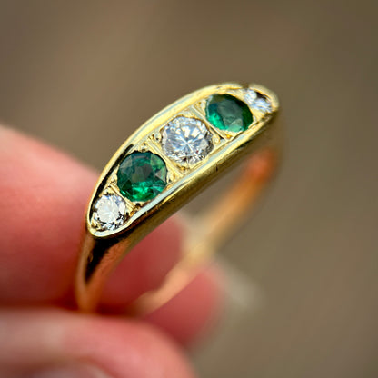 18ct Gold Emerald & 0.40ct Brilliant Cut Diamond gypsy Ring 5.0 grams Size Q