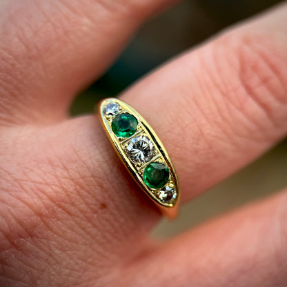 18ct Gold Emerald & 0.40ct Brilliant Cut Diamond gypsy Ring 5.0 grams Size Q