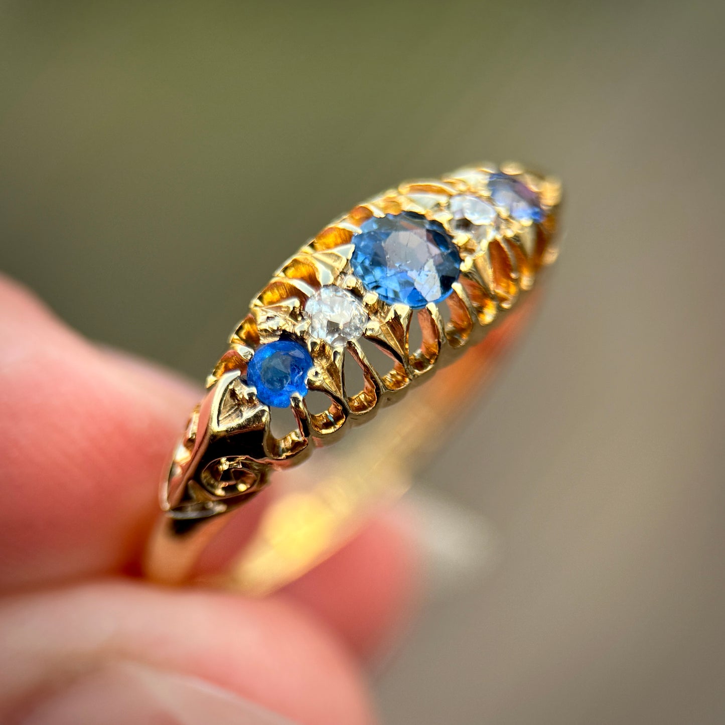 18ct Antique Fully Hallmarked Sapphire & Old Cut Diamond Gold Ring 2.8 grams