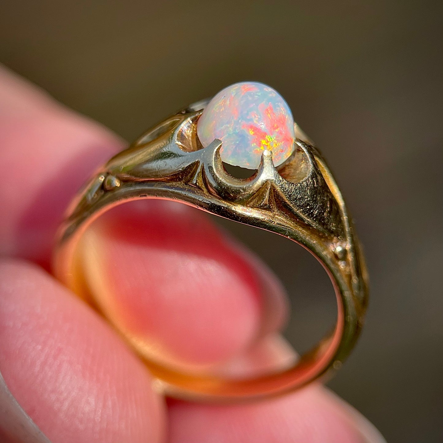 18CT Gold Antique Victorian Fiery Crystal Opal Solitaire Gypsy Ring Size L 1/2