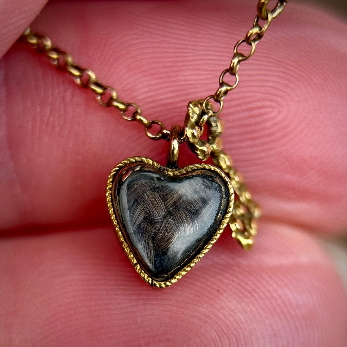 15ct Gold Antique Georgian early Victorian Hand Heart Key Mourning brooch lace pin