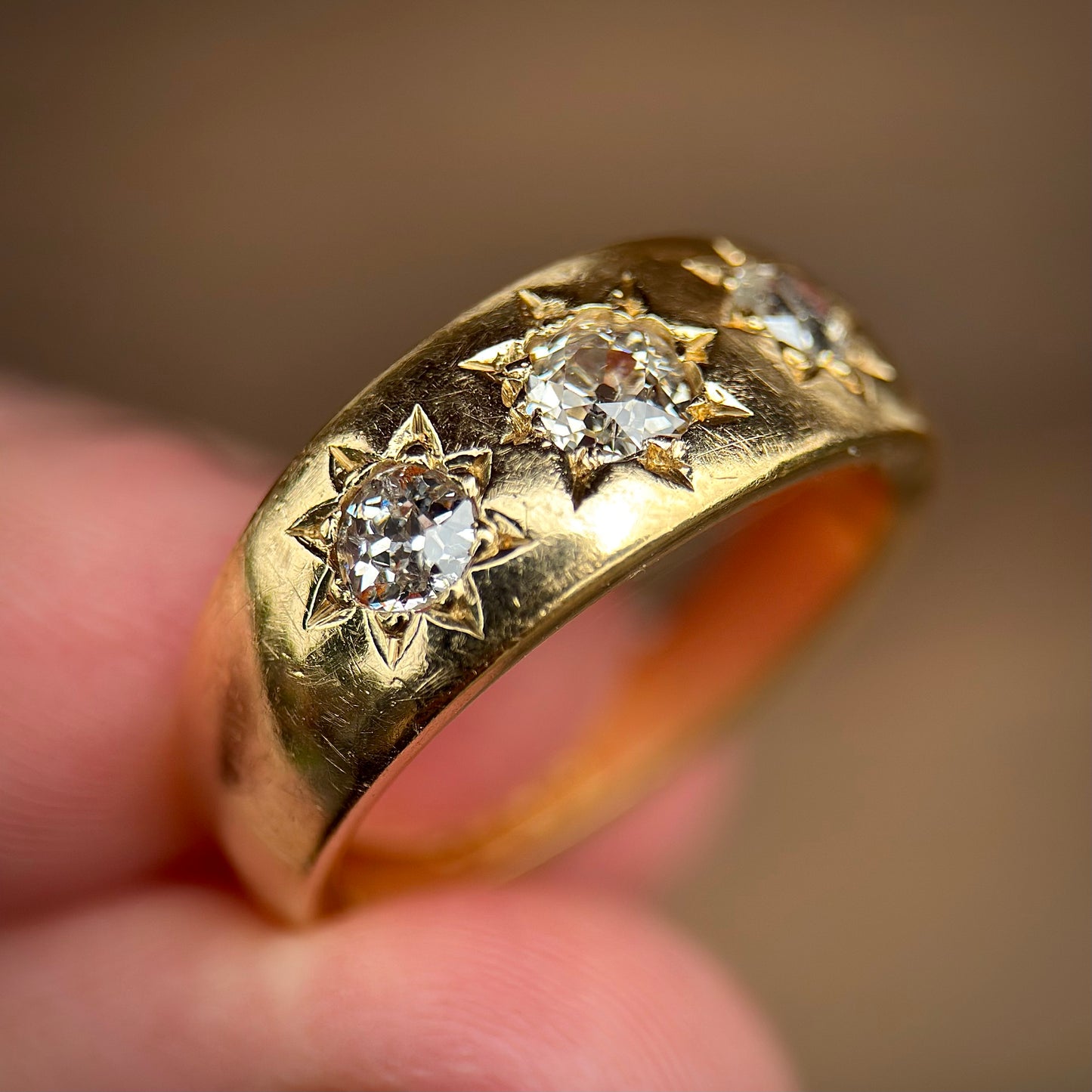 18ct Gold Antique Hallmarked 0.75ct Old Cut Diamond three stone gypsy ring Heavy
