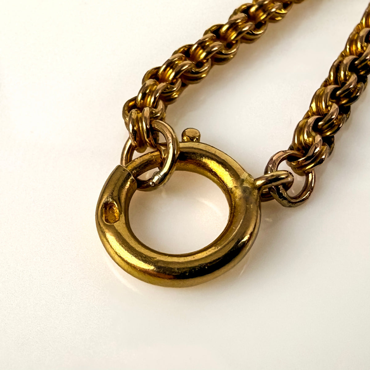 9ct yellow gold Antique ribbed belcher long guard muff chain 38.5" 19.60 grams