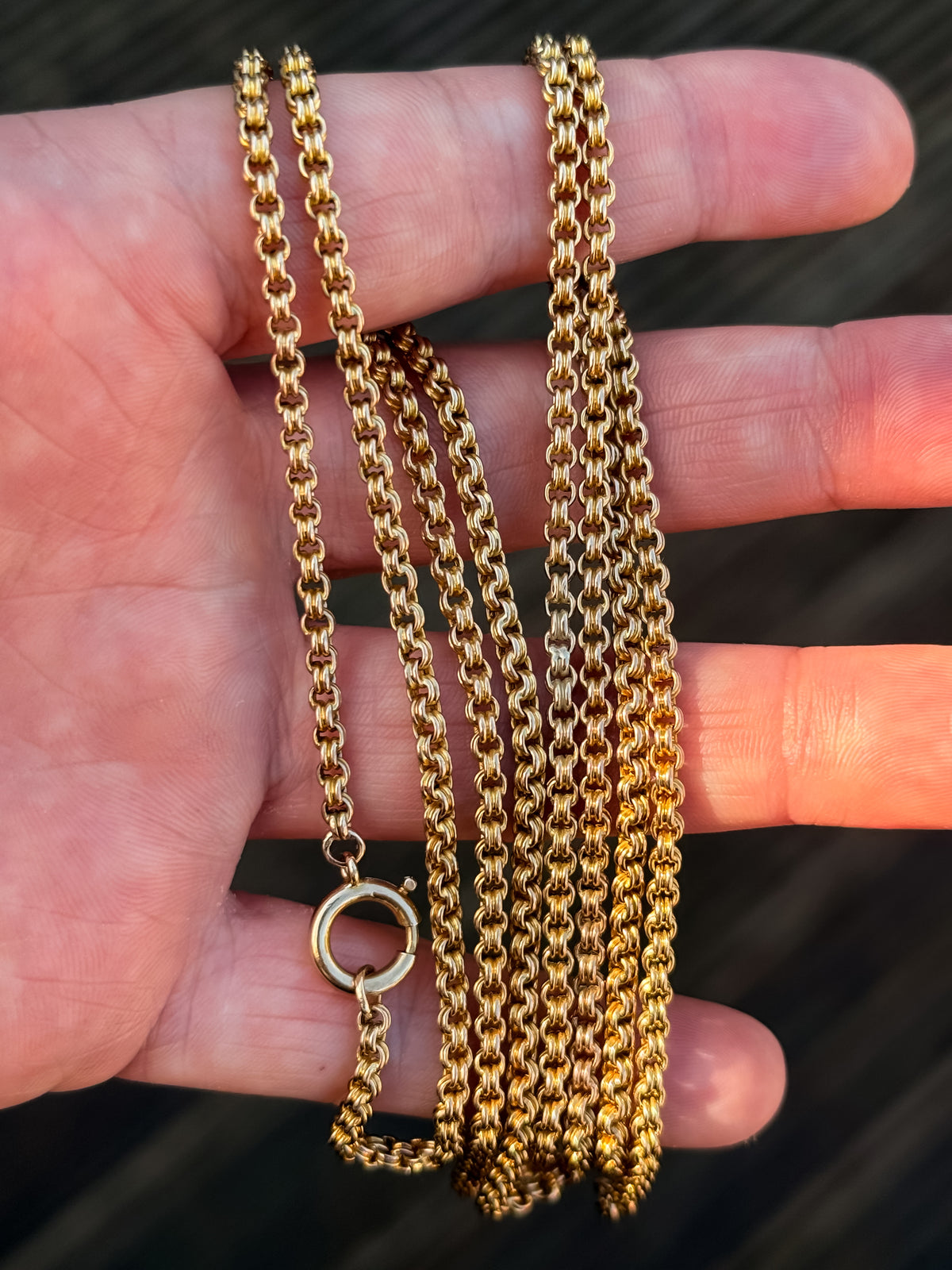 9ct yellow gold Antique ribbed belcher long guard muff chain 38.5" 19.60 grams