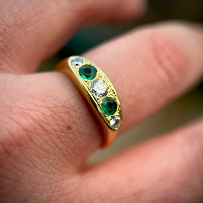 18ct Gold Emerald & 0.40ct Brilliant Cut Diamond gypsy Ring 5.0 grams Size Q