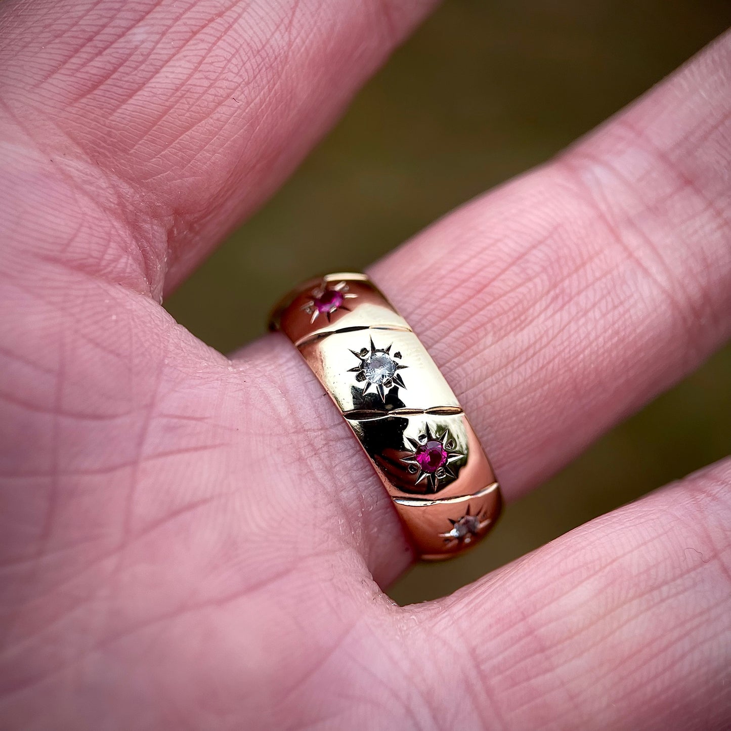 9CT Gold Fully Hallmarked Ruby & Spinel Eternity Band Gypsy Ring Size R 1/2