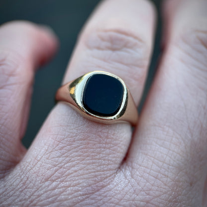9CT Gold Onyx Solitaire Gypsy Signet Ring Size L 3.8 grams