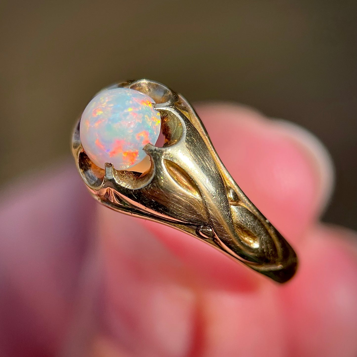 18CT Gold Antique Victorian Fiery Crystal Opal Solitaire Gypsy Ring Size L 1/2