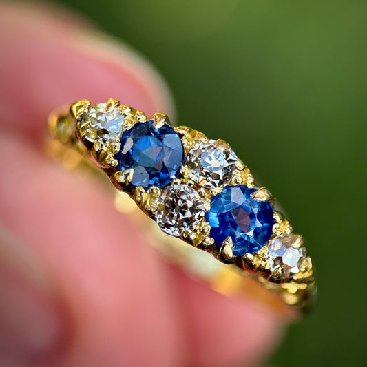 18ct Antique 0.50ct Sapphire & 0.30ct Old Cut Diamond Gold Ring 3.8 grams