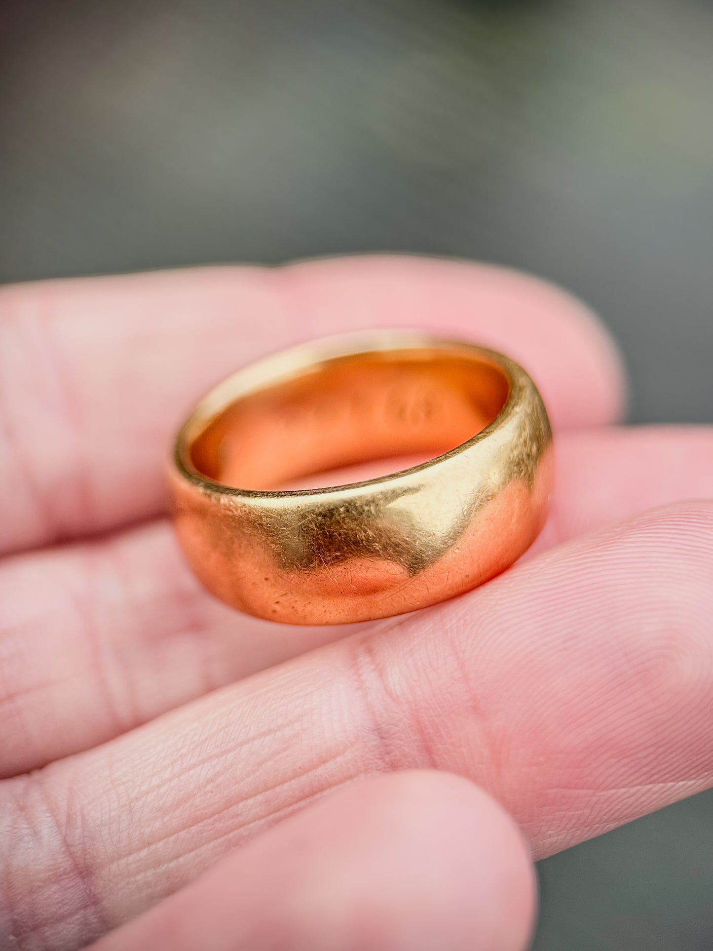 9ct Gold wedding band ring 15.15 Grams heavy size P 1/2