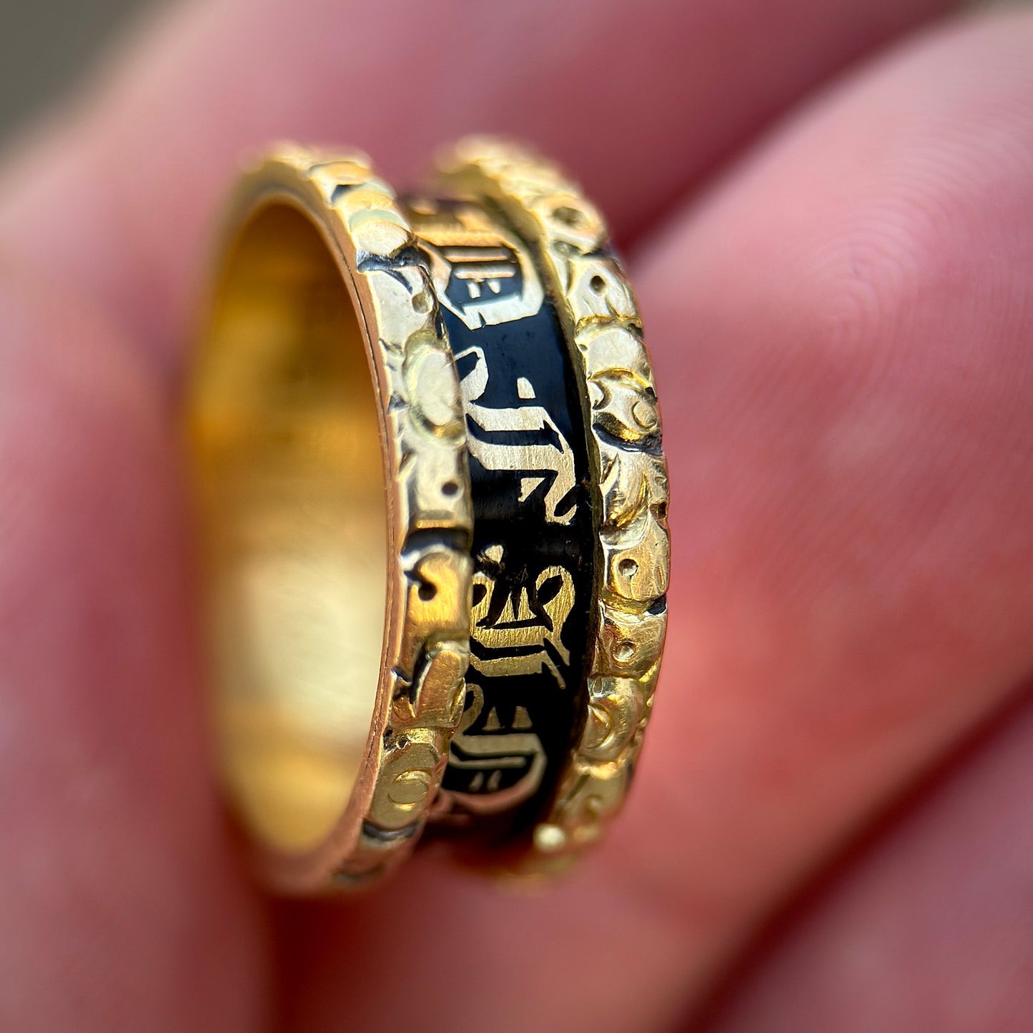 18ct Gold Antique Georgian 1827 Enamel Mourning Memorial Ring