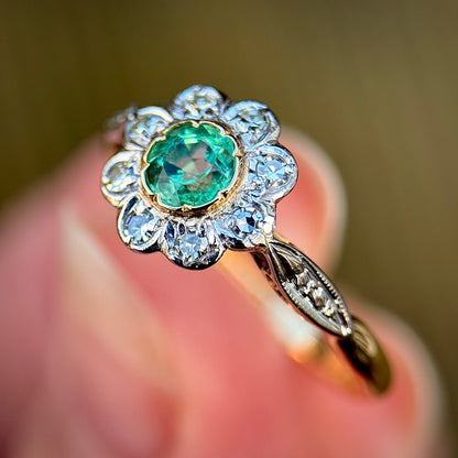 18CT Gold & Platinum Edwardian 0.40ct Emerald & 0.20ct Diamond Daisy Cluster Ring