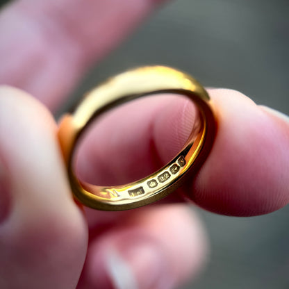Antique Fully Hallmarked 22CT Gold Wedding ring band Size K Heavy 6.6 grams