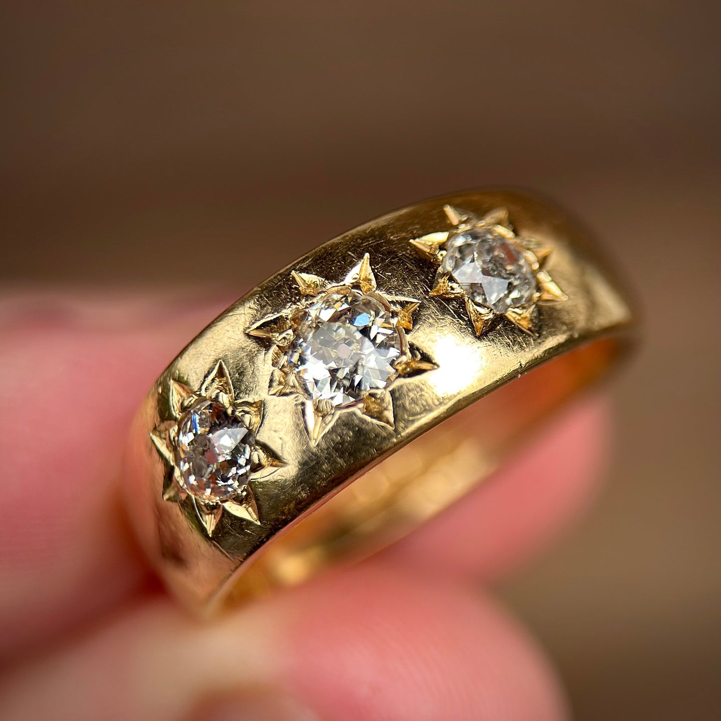 18ct Gold Antique Hallmarked 0.75ct Old Cut Diamond three stone gypsy ring Heavy