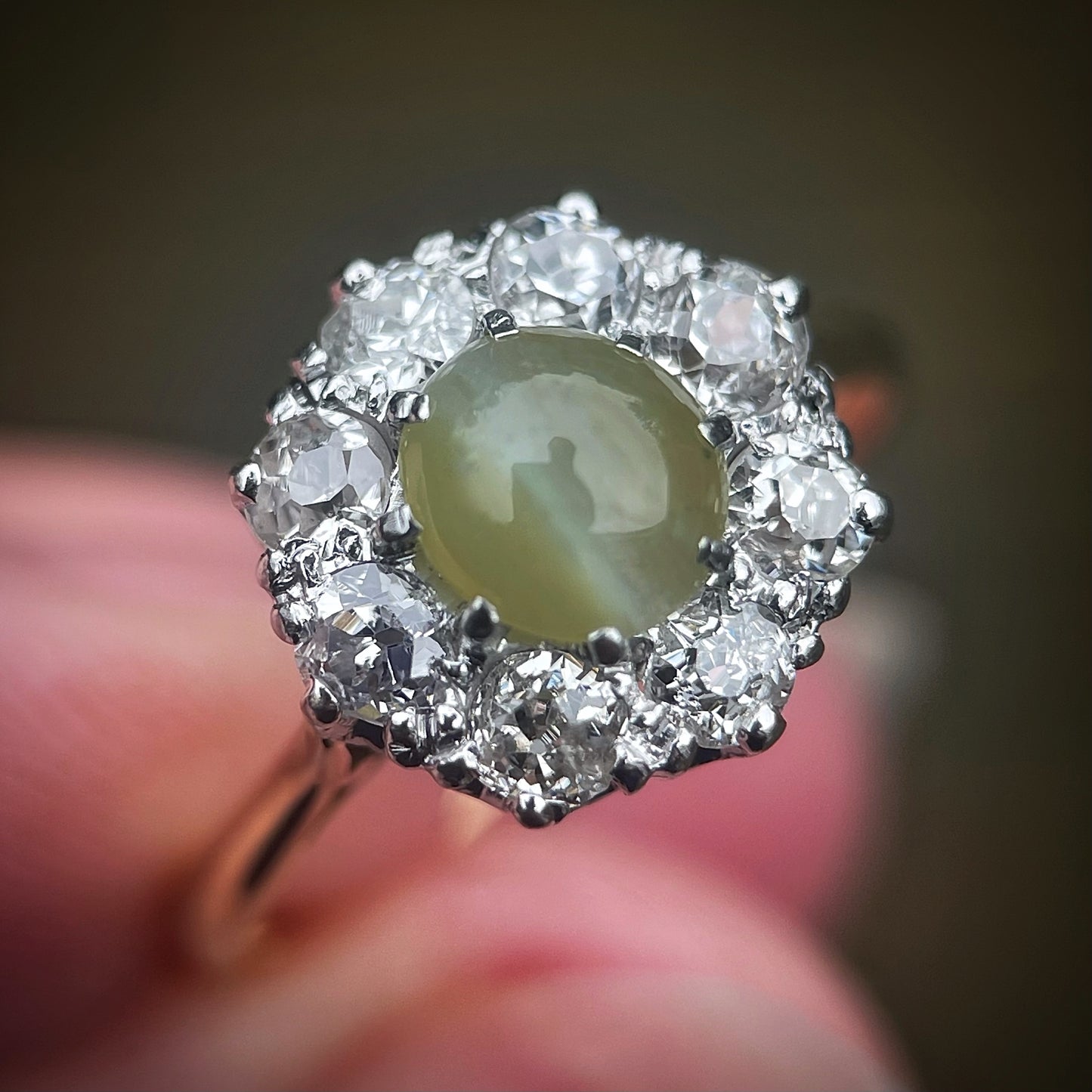18CT Gold Antique Edwardian Cats Eye Chrysoberyl & Old Cut Diamond Cluster Ring