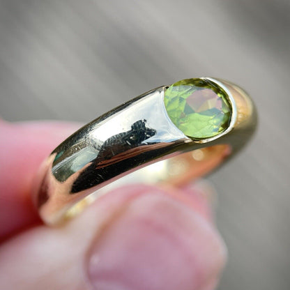 Peridot Solitaire Signet Gypsy Ring Size M 1/2 10 grams 14ct Yellow Gold HEAVY!